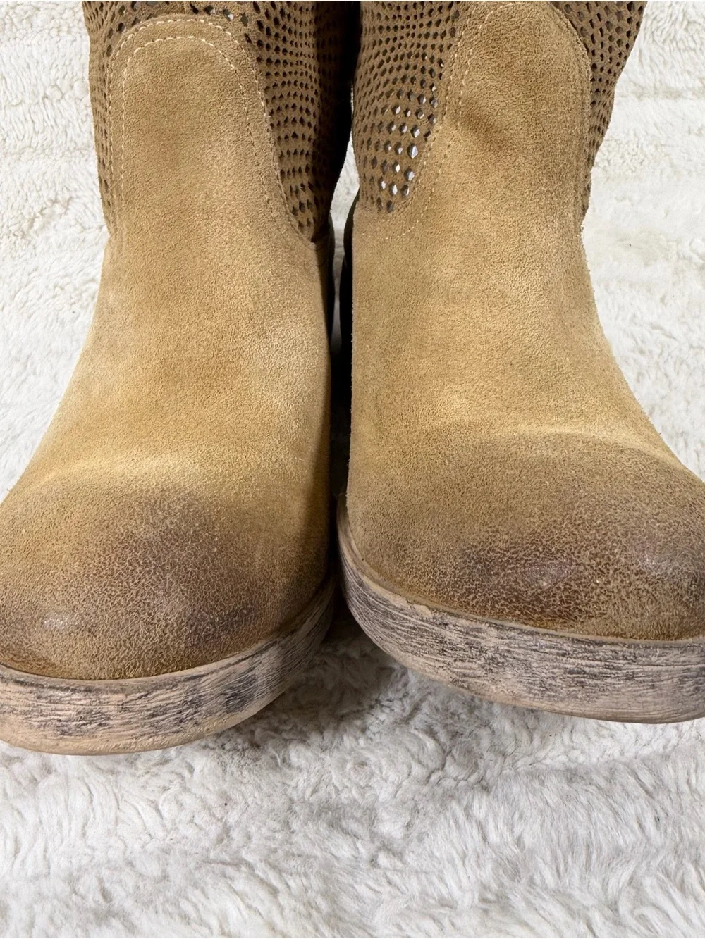 Sundance womens 40 Tan Greta Suede Perforated Leather Distressed Ankle Boot zip